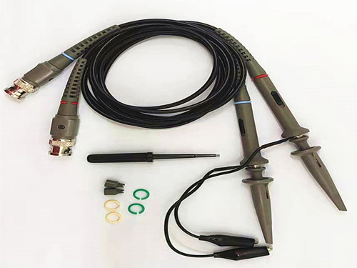 2 units of 100MHz X1 X10 probes P6100 + Accessories, up to 600V